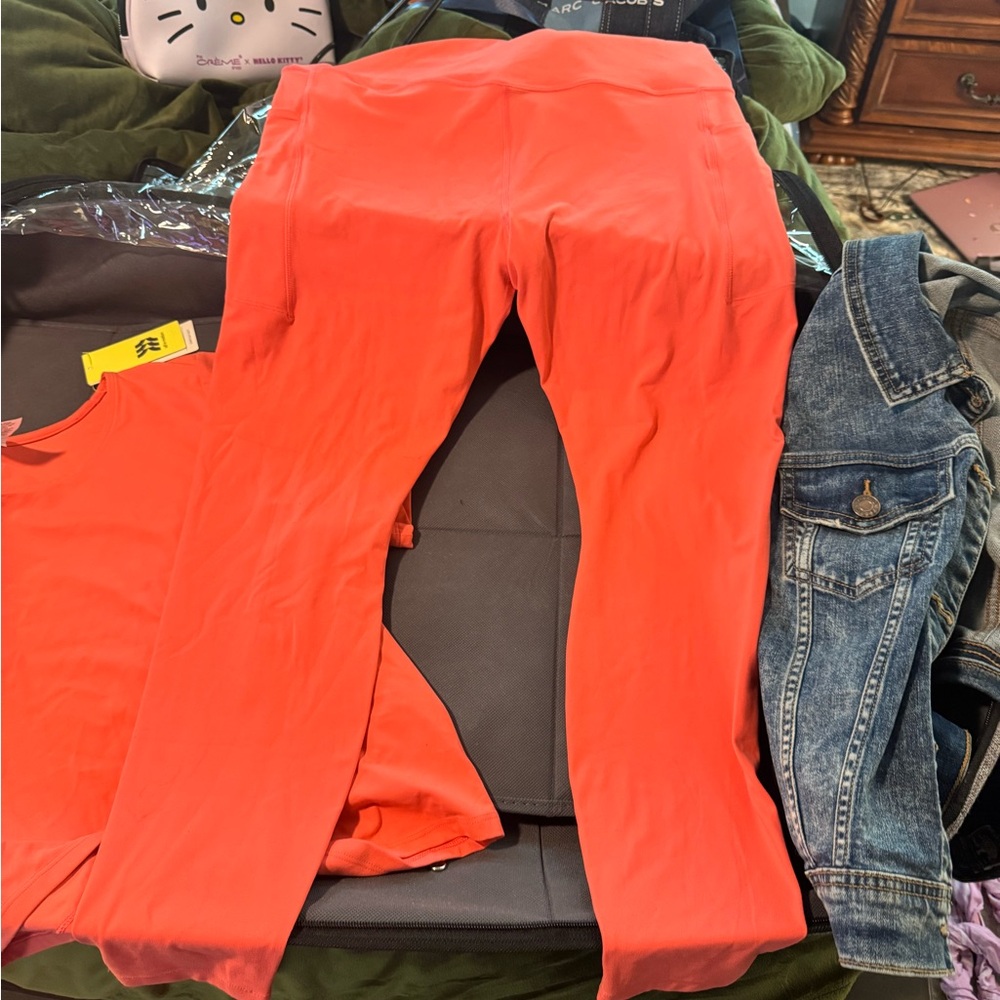 Top and leggings set - Picture 4 of 8